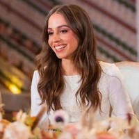 Putri Iman dari Yordania akan segera dinikahi oleh pria bernama Jameel Alexander Thermiotis pada 12 Maret. Sebelum akad nikah, Putri Iman dan keluarga melangsungkan upacara malam henna di tengah perdebatan tentang agama calon suaminya itu. Foto: Instagram