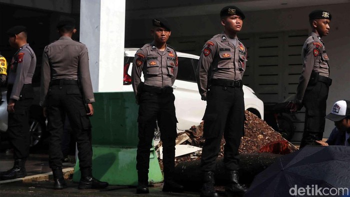Reka Ulang, Begini Detik-detik Mario Dandy Aniaya David hingga Koma Polda Metro Jaya menggelar ekonstruksi kasus penganiayaan Mario Dandy Satriyo terhadap Cristalino David Ozora. Ini detik-detik reka ulang penganiayaannya.