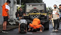 Selain push-up, Dandy rupanya sempat menyuruh David untuk mengambil sikap tobat.