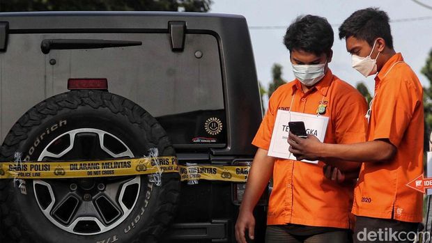 Polda Metro Jaya menggelar ekonstruksi kasus penganiayaan Mario Dandy Satriyo terhadap Cristalino David Ozora. Ini detik-detik reka ulang penganiayaannya.