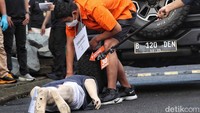 Total sebanyak 23 adegan akan diperagakan oleh para pelaku. Sebagai informasi, polisi telah menetapkan dua tersangka di kasus ini, yakni Mario Dandy dan Shane Lukas (19), serta perempuan AG (15) yang merupakan pelaku anak.