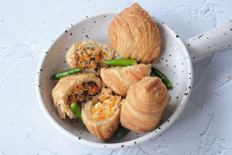 Renyahnya Mantap! 5 Pastel Premium ala Sultan yang Bikin Nagih
