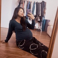 Terdapat pula sebuah ruangan yang dilapisi lantai kayu sehingga memberi sentuhan yang hangat. (Foto: Instagram)