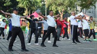 Mengisi hari-harinya setelah memberikan surat resign tersebut, Amali menyempatkan diri tampil bersama pejabat dan pegawai di lingkungan Kemenpora.  