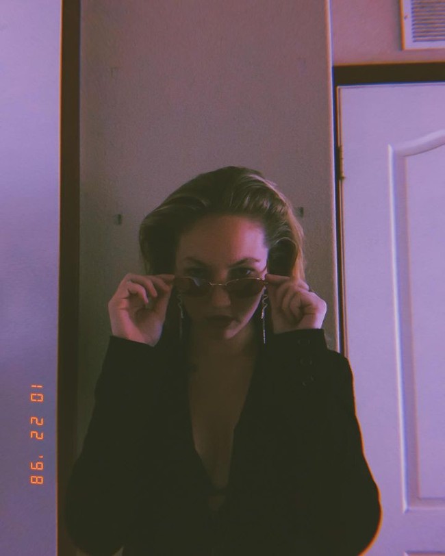 Meski dibayar puluhan juta Sammi tidak membawa pulang semua penghasilannya. Wanita yang tergabung dalam OnlyFans tersebut mengaku mengeluarkan uang untuk jasa bodyguard yang menjaganya selama membersihkan rumah tanpa atasan.Foto: Instagram @sincerely__sammi