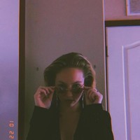 Meski dibayar puluhan juta Sammi tidak membawa pulang semua penghasilannya. Wanita yang tergabung dalam OnlyFans tersebut mengaku mengeluarkan uang untuk jasa bodyguard yang menjaganya selama membersihkan rumah tanpa atasan.Foto: Instagram @sincerely__sammi