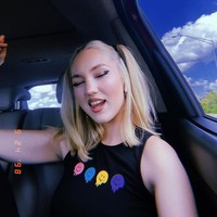 Sekuriti yang menjaga Sammi adalah Joe, seorang mantan tentara marinir yang kini bekerja sebagai bodyguard pribadi. Joe dibutuhkan untuk menemani dan menjaganya kalau saja dia diserang klien mengingat kondisinya yang tidak memakai busana ketika bekerja. Foto: Instagram @sincerely__sammi