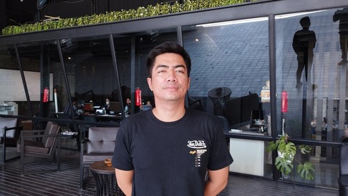 Pemilik bengkel Muji Body Repair, Sandy Nakha saat ditemui detikBali, Jumat (10/3/2023).