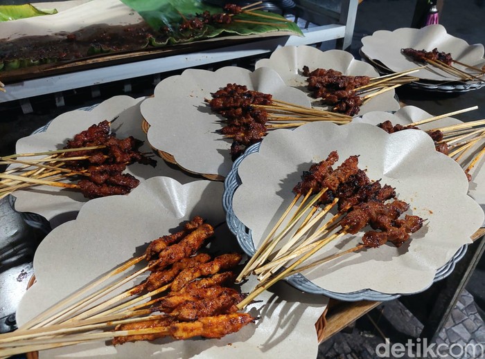 Sate Rembiga Ibu Sinnase di Lombok