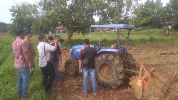 Satgassus Mabes Polri memantau pendistribusian pupuk dan alat pertanian (Dok. detikcom)