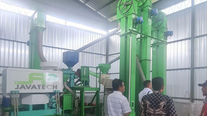 Satgassus Mabes Polri memantau pendistribusian pupuk dan alat pertanian (Dok. detikcom)