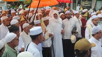 Peserta ziarah ini tak hanya berasal dari masyarakat dalam negeri, tetapi juga dari luar negeri.  
