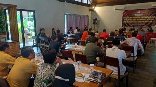 Sosialisasi dapil dan alokasi kursi DPRD Tabanan di Pemilu 2024 yang dilakukan KPU setempat kepada para perwakilan parpol, Jumat (10/3/2023). (chairul amri simabur/detikBali)