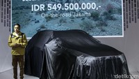 The all-new Subaru Crosstrek yang dipasarkan melalui jaringan diler resmi Plaza Subaru, ditawarkan dengan Garansi 3 tahun / 100.000 km, servis gratis 3 tahun / 50.000km (tergantung mana yang tercapai lebih dahulu), dan juga Subaru Roadside Assistance 3 tahun, layanan bantuan darurat 24/7.