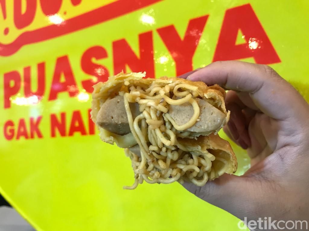 Tak Bikin Bosan! Pastel di Sini Isinya Udang Balado hingga Mie Goreng