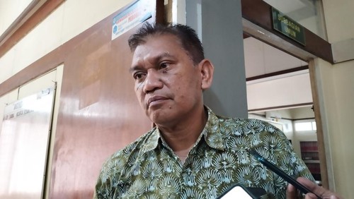 Kepala Dinas ESDM NTB Zainal Abidin saat memberikan keterangan soal dugaan korupsi tambang pasir besi di Lombok Timur, Kamis sore (9/3/2023).