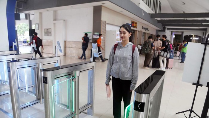 Teknologi face recognition saat boarding