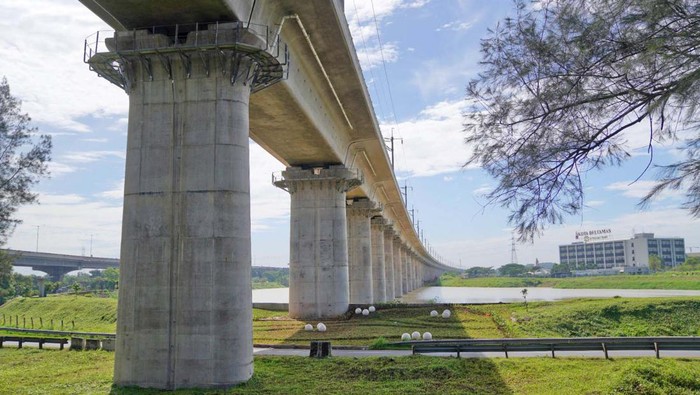 Terowongan-Jembatan Kereta Cepat Diuji PUPR, Begini Potretnya Jembatan serta terowongan yang ada pada jalur Kereta Api Cepat Jakarta Bandung tengah diuji. Begini potretnya.