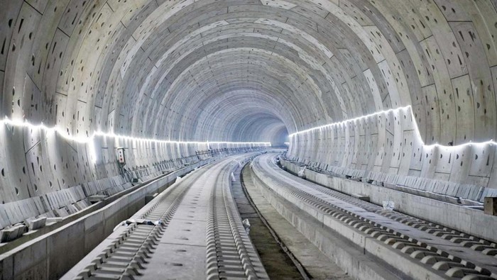 Terowongan-Jembatan Kereta Cepat Diuji PUPR, Begini Potretnya Jembatan serta terowongan yang ada pada jalur Kereta Api Cepat Jakarta Bandung tengah diuji. Begini potretnya.