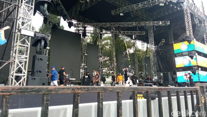 The Brownsu di Now Playing Fest Bandung