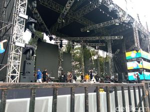 Band R&B The Brownsu Hangatkan Suasana Now Playing Fest Bandung