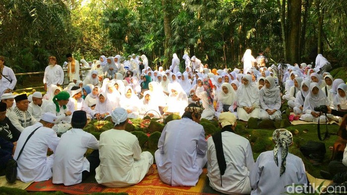 Tradisi Nyepuh di Panjalu menjelang Bulan Ramadhan.