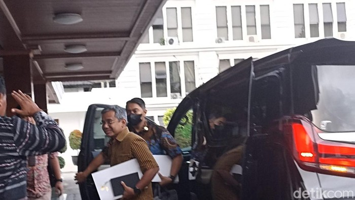 Wamenkeu Suahasil Nazara bertemu Menko Polhukam
