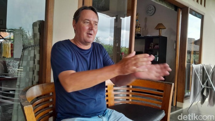 Wim LB Smet, bule Belgia yang piawai bahasa Sunda.
