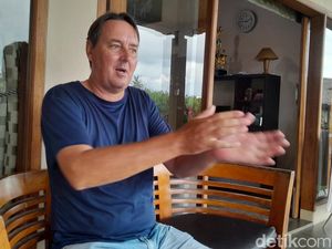 Makan Tak Pakai Sendok, Wim LB Smeet: Geuleuh Awal-awal, Tapi Ngeunah