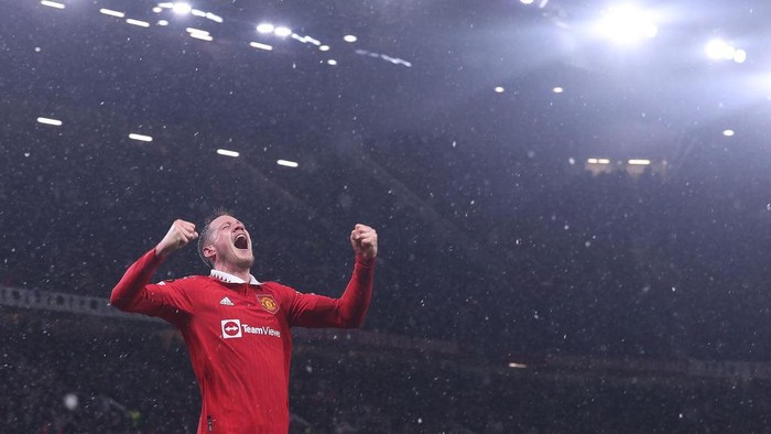 MANCHESTER, ENGLAND - MARCH 09: Wout Weghorst of Manchester United celebrates scoring their fourth goal during the UEFA Europa League round of 16 leg one match between Manchester United and Real Betis at Old Trafford on March 09, 2023 in Manchester, England. (Photo by Matthew Peters/Manchester United via Getty Images)