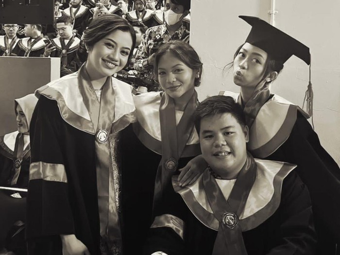 Amel Carla wisuda