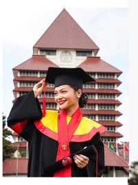 Selamat! 6 Senyum Amel Carla Resmi Bergelar Sarjana Hukum UI