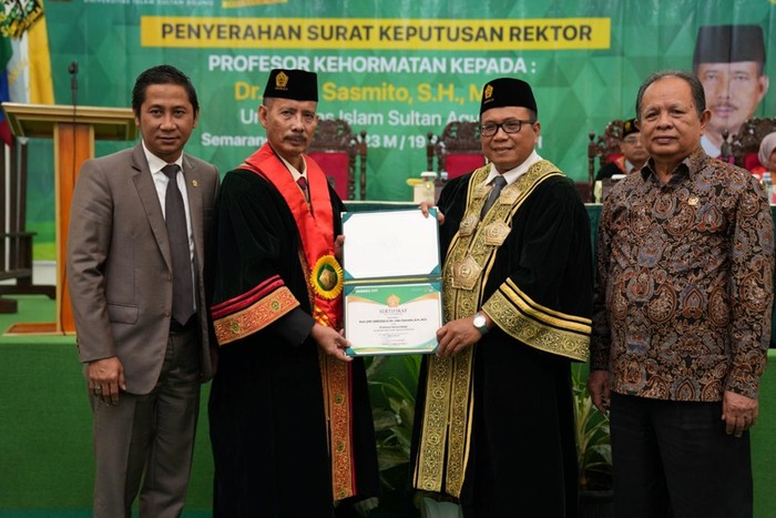 Anggota KY Dr Joko Sasmito Raih Profesor Kehormatan dari Unissula