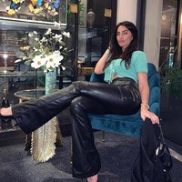 Dia khawatir dengan apa yang orang-orang akan katakan dan berpikir tentang dia dan dia juga mengkhawatirkan anak-anak mereka. Kyle sudah meyakinkan Annie bahwa City sudah mengurusnya dan semua akan baik-baik saja. Tapi ini adalah kejadian memalukan kesekian kali untuk mereka, tambah sumber.Foto: Instagram