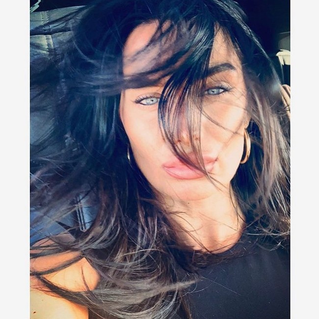 Annie tidak mempedulikan perselingkuhan-perselingkuhan sebelumnya tapi ketika itu berjanji akan mengambil setengah dari semuanya jika dia berulah lagi. Dia juga menginginkan Walkter untuk konseling karena dia keluar jalur ketika minum. Walker biasanya diam dan tenang tapi menekan tombol destruksi diri ketika mabuk, tutur sumber. Foto: Instagram