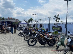 Kala Motor dan Mobil Adu Ganteng di Kota Bandung