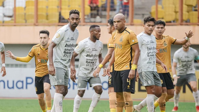Bhayangkara FC membungkam Bali United dengan skor 3-1 dalam lanjutan BRI Liga 1 2022/2023 yang digelar di Stadion Wibawa Mukti, Sabtu (11/3/2023).