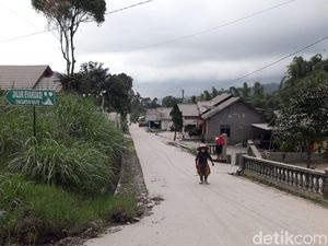 Hujan Abu di Mana-mana Imbas Merapi Meletus Lagi