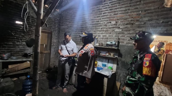 Dapur rumah lokasi pemuda di Puri Mojokerto gantung diri