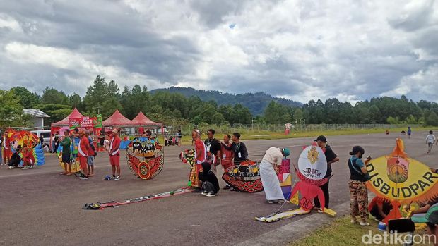 Festival Layang-layang Sulsel di Tana Toraja.