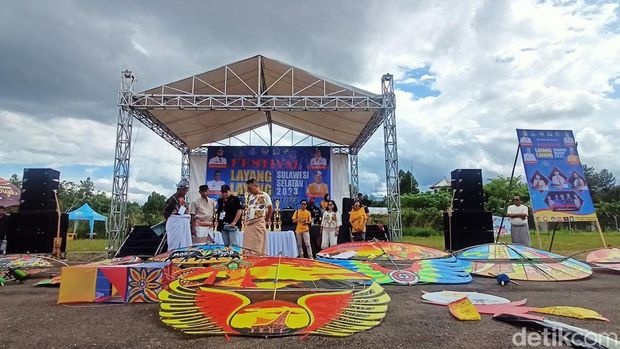 Festival Layang-layang Sulsel di Tana Toraja.