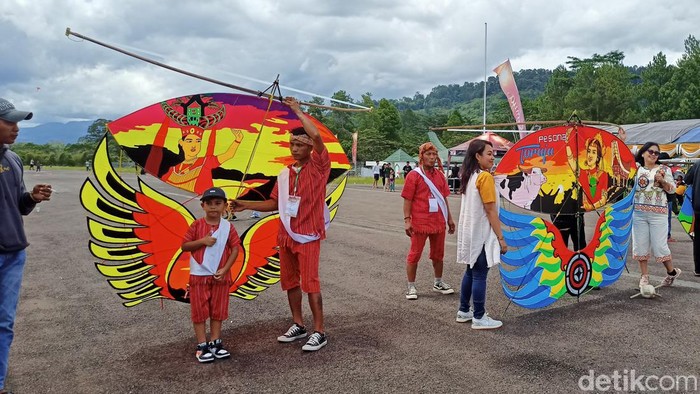 Festival Layang-layang Sulsel di Tana Toraja.