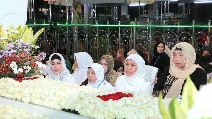 Gubernur Khofifah di haul Sunan Ampel