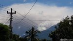 Penampakan Gunung Merapi Erupsi Siang Ini