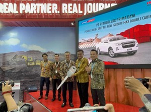Isuzu Serahkan 67 Unit D-Max Double Cabin ke Konsumen