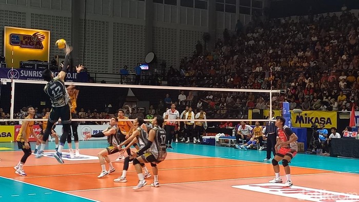 Jakarta Bhayangkara Presisi vs Surabaya BIN Samator pada lanjutan Final Four Proliga 2023 di GOR Sritex, Kota Solo, Sabtu (11/3/2023).