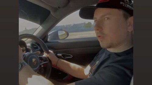 Jorge Lorenzo sedang menjajal Sirkuit Mandalika, Jumat (10/3/2023).