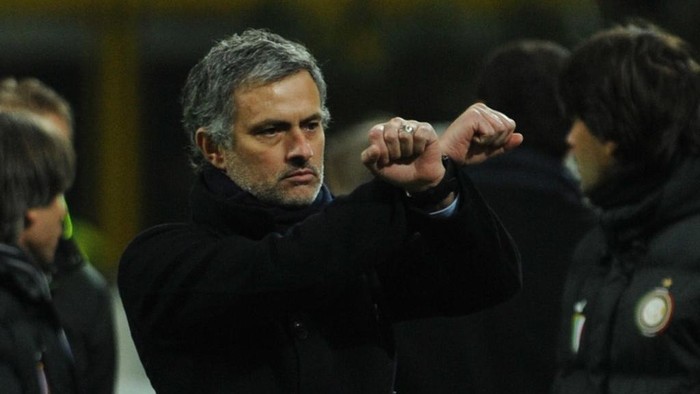 MILAN, ITALY - FEBRUARY 20:  FC Internazionale Milano head coach Jose Mourinho reacts during the Serie A match between FC Internazionale Milano and UC Sampdoria at Stadio Giuseppe Meazza on February 20, 2010 in Milan, Italy.  (Photo by Valerio Pennicino/Getty Images)