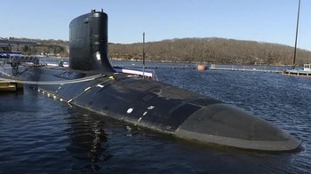 Kapal selam nuklir Amerika: Amerika Serikat punya berbagai kapal selam dipandu tenaga nuklir, termasuk USS Ohio, Michigan, Florida, dan Georgia. Keberadaan dan aktivitasnya umumnya tidak diketahui. Mereka kadang muncul dari waktu ke waktu. Misalnya, Michigan muncul di Korea Selatan tahun 2017, dan Florida ikut dalam Operasi Odyssey Dawn di Libya. Di 28 Juni 2010, peristiwa langka terjadi yang membuat tiga dari empat kapal muncul ke permukaan sekaligus sebagai respons terhadap uji coba rudal China. Keempat kapal selam ini tindakan dan lokasinya hampir selalu dirahasiakan. Foto: Dana Jensen/The Day via AP, File