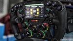 Keren! Bus Double Decker Ini Dalamnya Ada Simulator F1